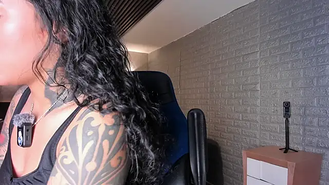 Snapshot of magic_marg chatting on 10.30.25 magic marg online show from 10.30.25