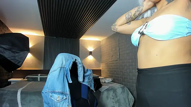 Snapshot of magic_marg chatting on 10.31.25 magic marg online show from 10.31.25