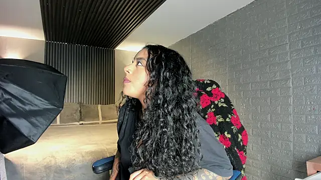 Snapshot of magic_marg chatting on 11.29.25 magic marg online show from 11.29.25