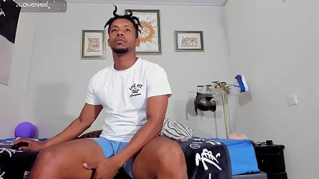 AlejoKhalifa  online show from 11.05.25