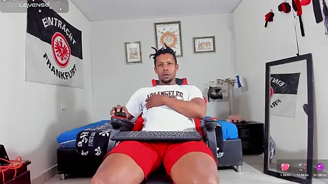 AlejoKhalifa  online show from 11.14.25