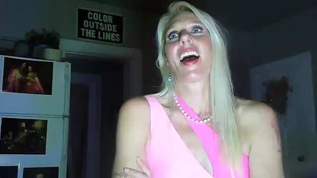 Snapshot of Glamazonx chatting on 10.23.25 Glamazonx online show from 10.23.25