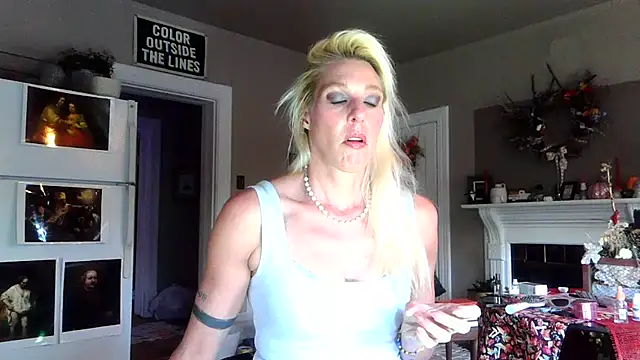 Snapshot of Glamazonx chatting on 10.26.25 Glamazonx online show from 10.26.25