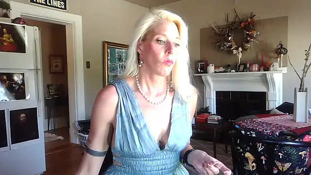 Snapshot of Glamazonx chatting on 10.29.25 Glamazonx online show from 10.29.25