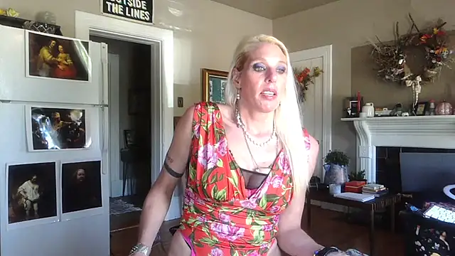 Snapshot of Glamazonx chatting on 10.31.25 Glamazonx online show from 10.31.25