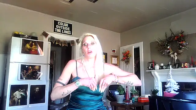 Snapshot of Glamazonx chatting on 11.12.25 Glamazonx online show from 11.12.25