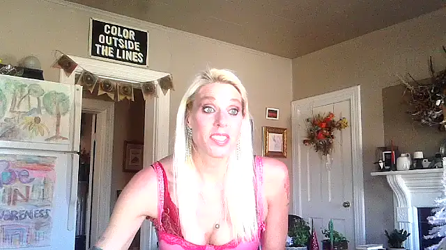 Snapshot of Glamazonx chatting on 11.13.25 Glamazonx online show from 11.13.25