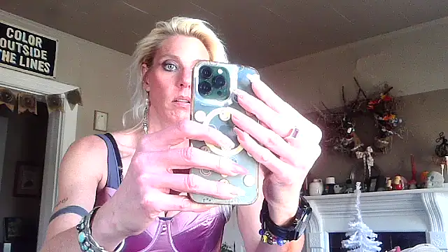 Snapshot of Glamazonx chatting on 11.14.25 Glamazonx online show from 11.14.25