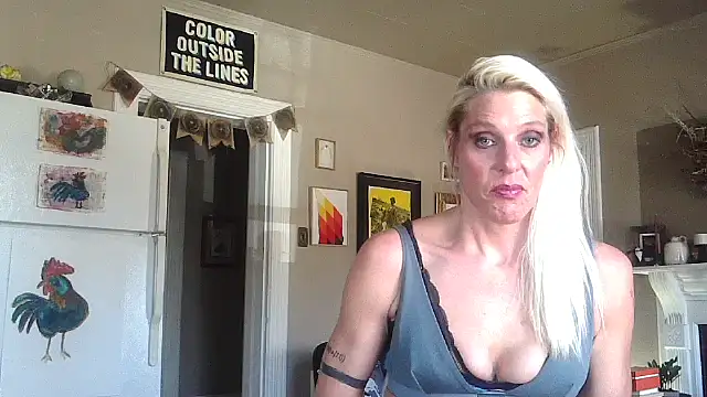 Snapshot of Glamazonx chatting on 11.15.25 Glamazonx online show from 11.15.25