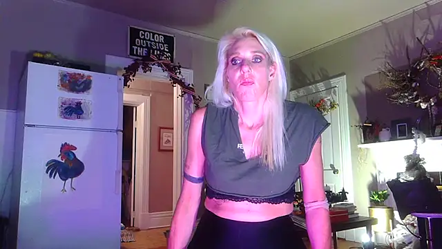 Snapshot of Glamazonx chatting on 11.21.25 Glamazonx online show from 11.21.25