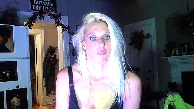 Snapshot of Glamazonx chatting on 11.26.25 Glamazonx online show from 11.26.25