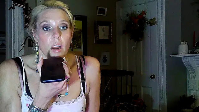 Snapshot of Glamazonx chatting on 12.03.25 Glamazonx online show from 12.03.25