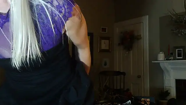 Snapshot of Glamazonx chatting on 12.04.25 Glamazonx online show from 12.04.25