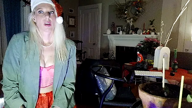 Snapshot of Glamazonx chatting on 12.20.25 Glamazonx online show from 12.20.25