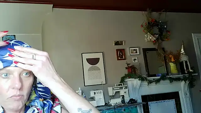 Snapshot of Glamazonx chatting on 12.22.25 Glamazonx online show from 12.22.25