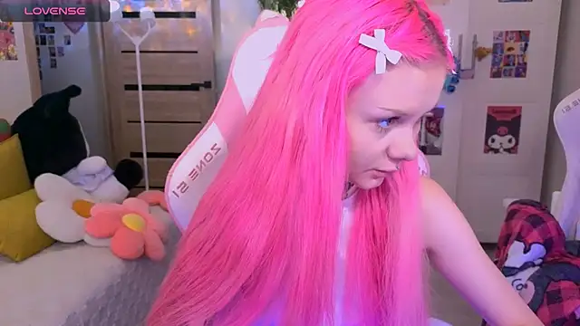 Britney Lynch online show from 10.26.25