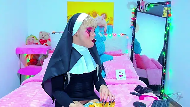 Snapshot of Candy_Candy__ chatting on 10.31.25 Candy Candy online show from 10.31.25