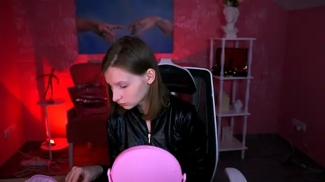 Snapshot of EllaHorton chatting on 04.21.26 EllaHorton online show from 04.21.26