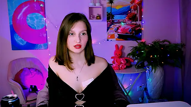 Snapshot of EllaHorton chatting on 04.27.26 EllaHorton online show from 04.27.26