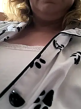 Snapshot of jusichka chatting on 02.11.25 jusichka online show from 02.11.25