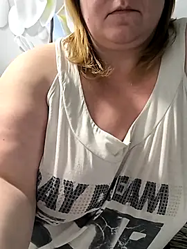 Snapshot of jusichka chatting on 02.21.25 jusichka online show from 02.21.25