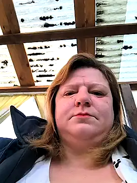 Snapshot of jusichka chatting on 02.22.25 jusichka online show from 02.22.25