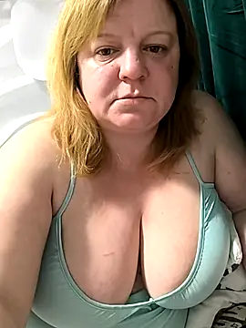 Snapshot of jusichka chatting on 02.22.25 jusichka online show from 02.22.25