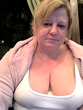 Snapshot of jusichka chatting on 09.26.25 jusichka online show from 09.26.25