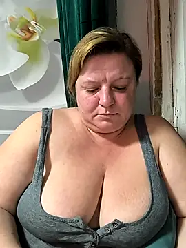 Snapshot of jusichka chatting on 10.14.25 jusichka online show from 10.14.25