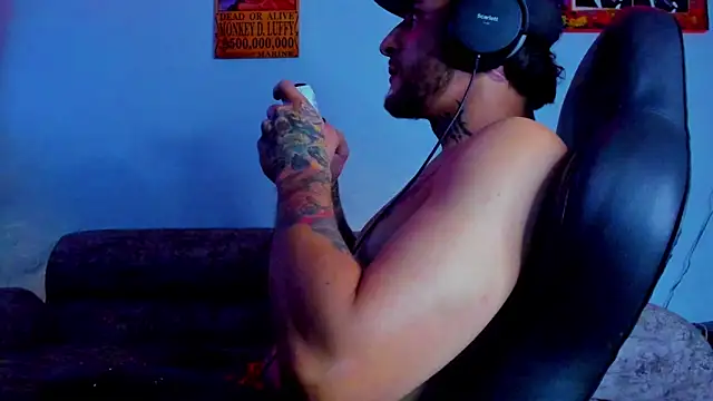 Snapshot of Drako_Lamar chatting on 10.15.25 Drako Lamar online show from 10.15.25