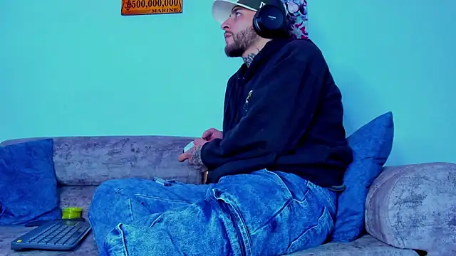 Snapshot of Drako_Lamar chatting on 10.17.25 Drako Lamar online show from 10.17.25