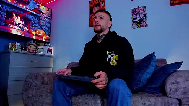 Snapshot of Drako_Lamar chatting on 10.23.25 Drako Lamar online show from 10.23.25