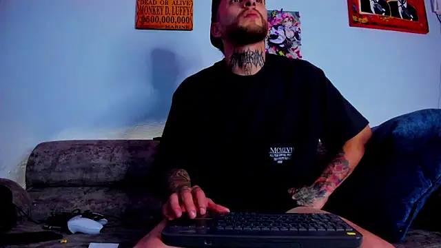 Snapshot of Drako_Lamar chatting on 10.29.25 Drako Lamar online show from 10.29.25