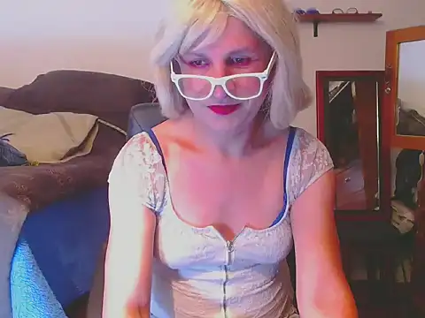 Snapshot of LorenJade chatting on 04.18.26 LorenJade online show from 04.18.26