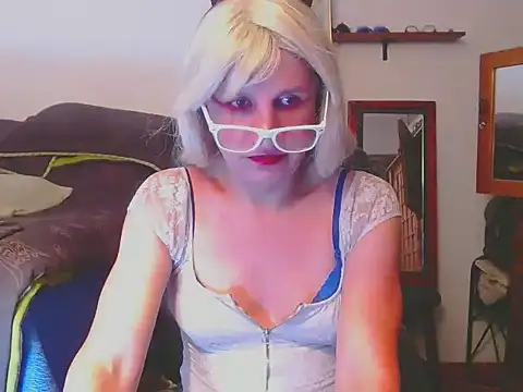 Snapshot of LorenJade chatting on 04.19.26 LorenJade online show from 04.19.26