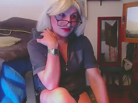 Snapshot of LorenJade chatting on 04.20.26 LorenJade online show from 04.20.26