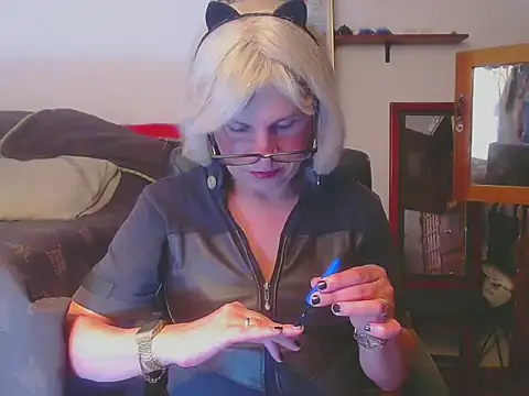 Snapshot of LorenJade chatting on 04.22.26 LorenJade online show from 04.22.26