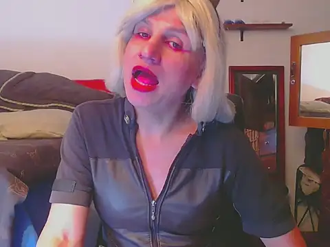 Snapshot of LorenJade chatting on 04.25.26 LorenJade online show from 04.25.26