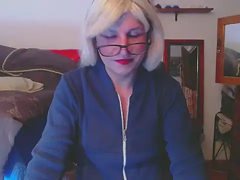 Snapshot of LorenJade chatting on 04.28.26 LorenJade online show from 04.28.26