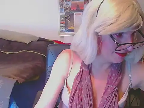 Snapshot of LorenJade chatting on 05.01.26 LorenJade online show from 05.01.26