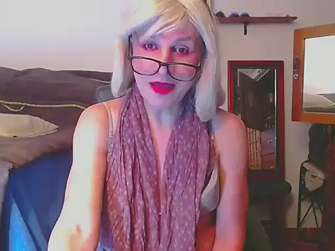 Snapshot of LorenJade chatting on 05.02.26 LorenJade online show from 05.02.26