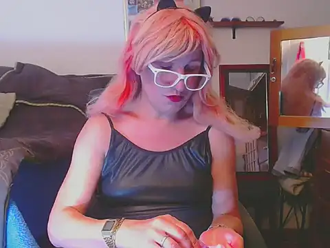 Snapshot of LorenJade chatting on 05.12.26 LorenJade online show from 05.12.26