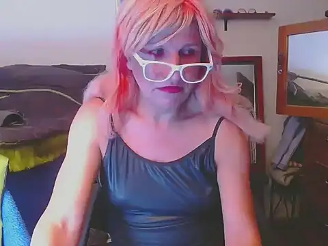 Snapshot of LorenJade chatting on 05.15.26 LorenJade online show from 05.15.26