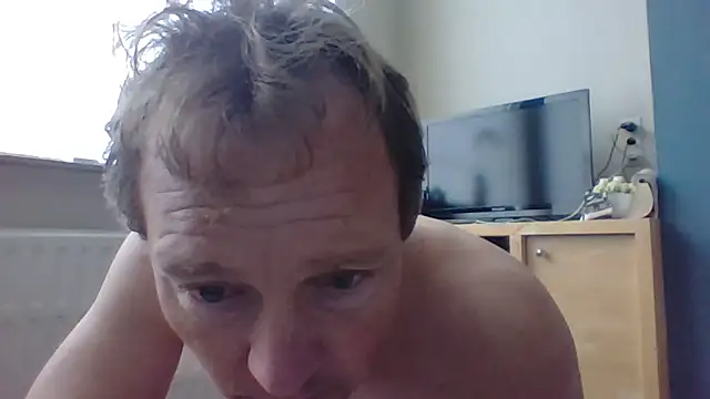 Snapshot of bertolini chatting on 04.25.26 bertolini online show from 04.25.26