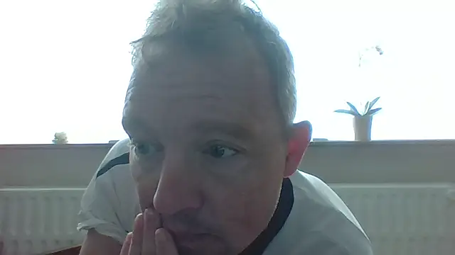 Snapshot of bertolini chatting on 05.19.26 bertolini online show from 05.19.26