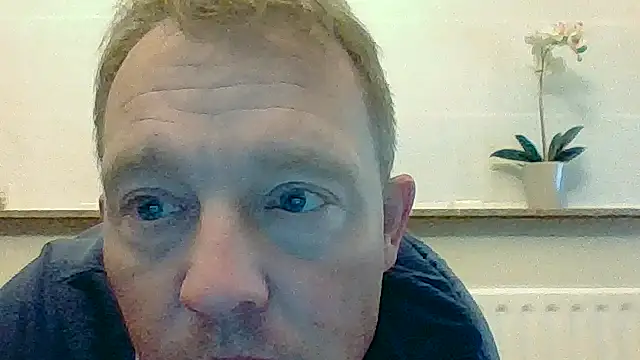 Snapshot of bertolini chatting on 05.20.26 bertolini online show from 05.20.26