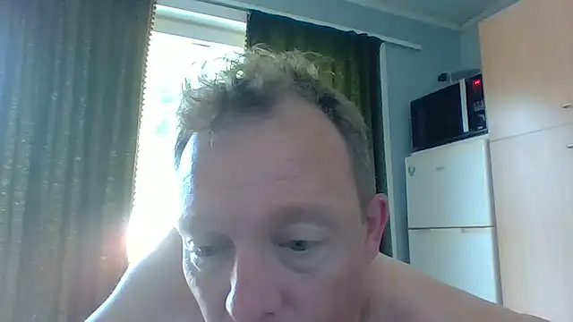 Snapshot of bertolini chatting on 05.28.26 bertolini online show from 05.28.26