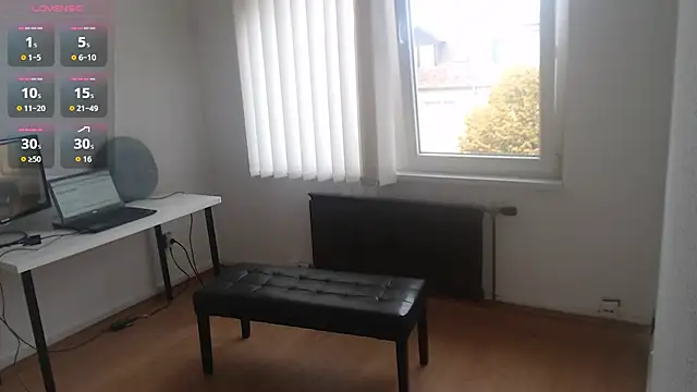 Snapshot of Vanda76 chatting on 10.13.25 Vanda76 online show from 10.13.25