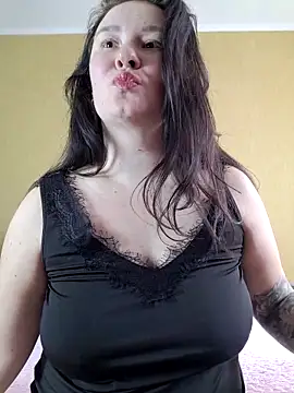 AlexaLexie online show from 09.26.25