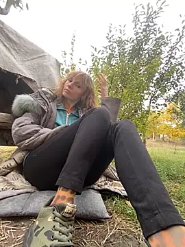 Snapshot of Anita-Smith chatting on 10.07.25 Anita-Smith online show from 10.07.25